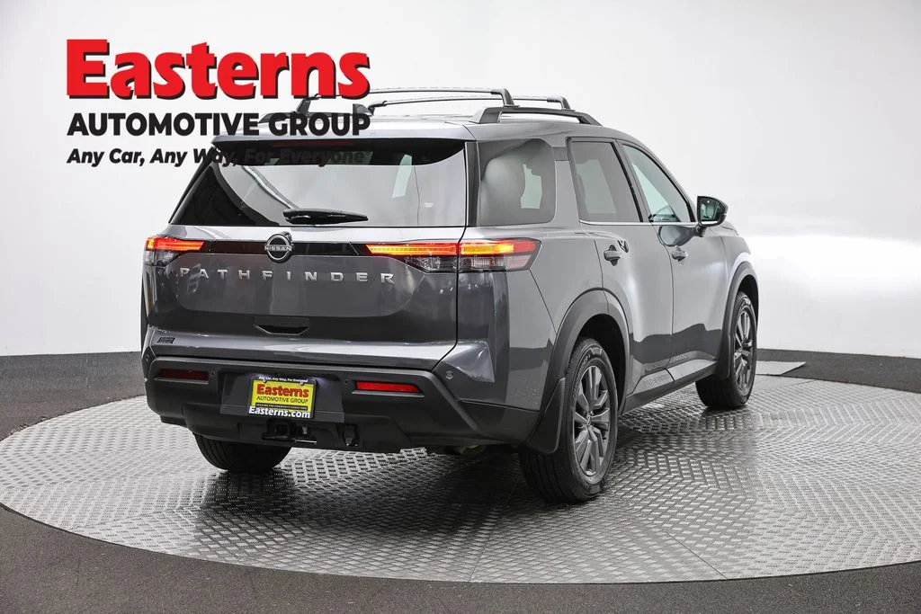 Used 2023 Gray Nissan SV image 5