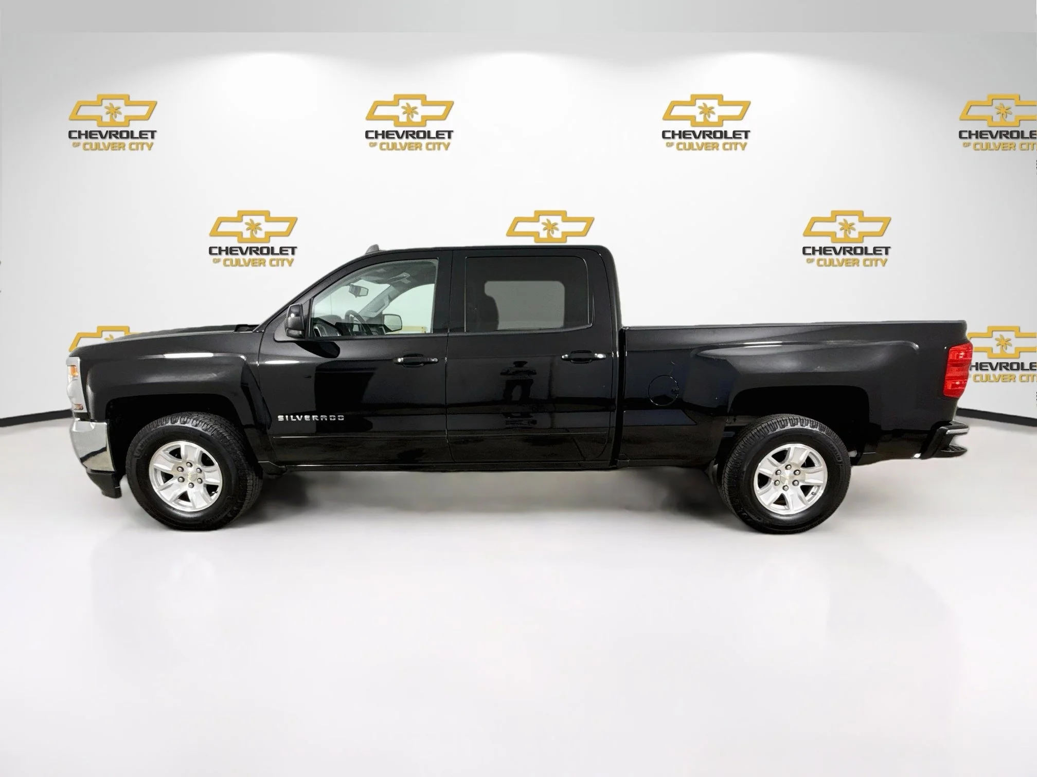 Used 2018 BLACK Chevrolet LT image 5