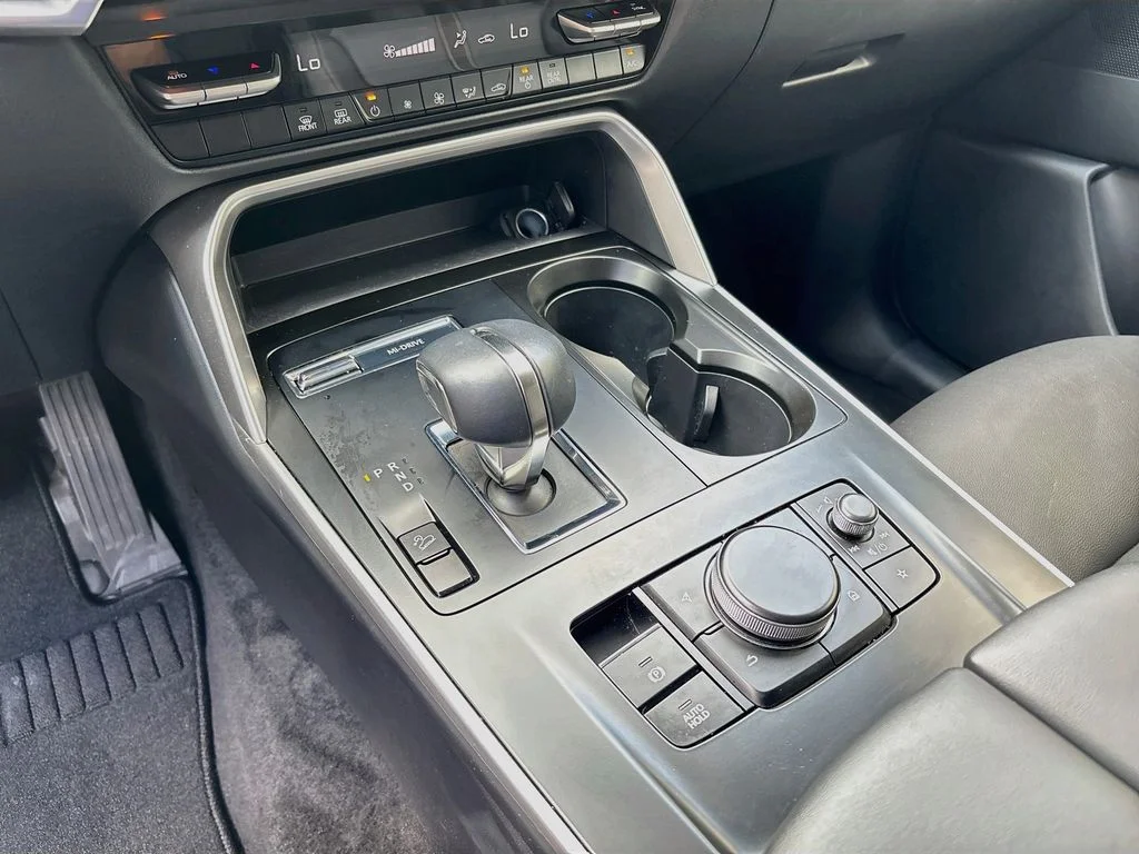 Certified Used 2025 White Mazda 3.3 Turbo Select image 17