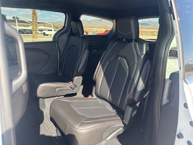 New 2026 Bright White Clear-Coat Exterior Paint Chrysler LX image 11
