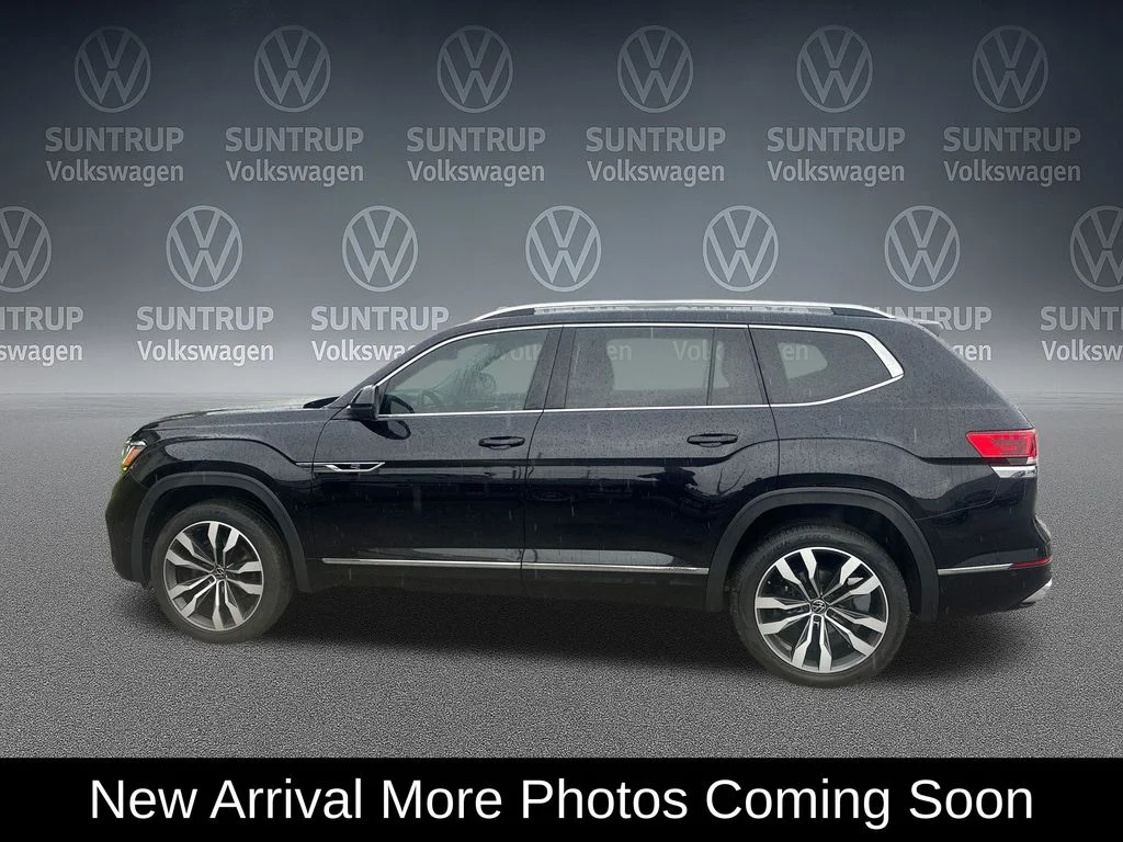 Used 2023 Black Volkswagen 3.6L V6 SEL Premium R-Line image 3