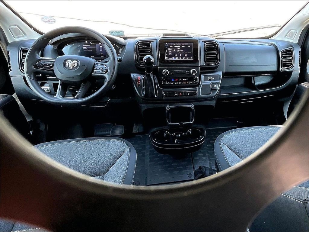 Used 2025 White Ram Base image 21