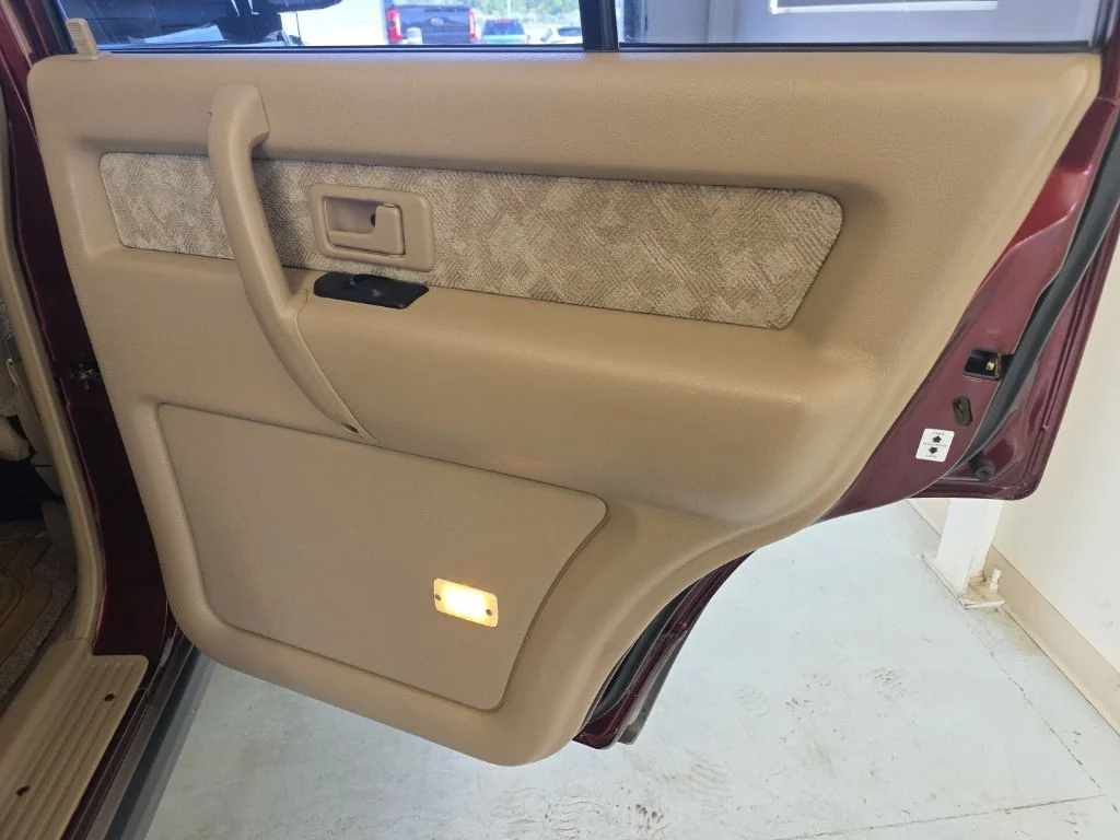 Used 2000 Red Isuzu S image 21