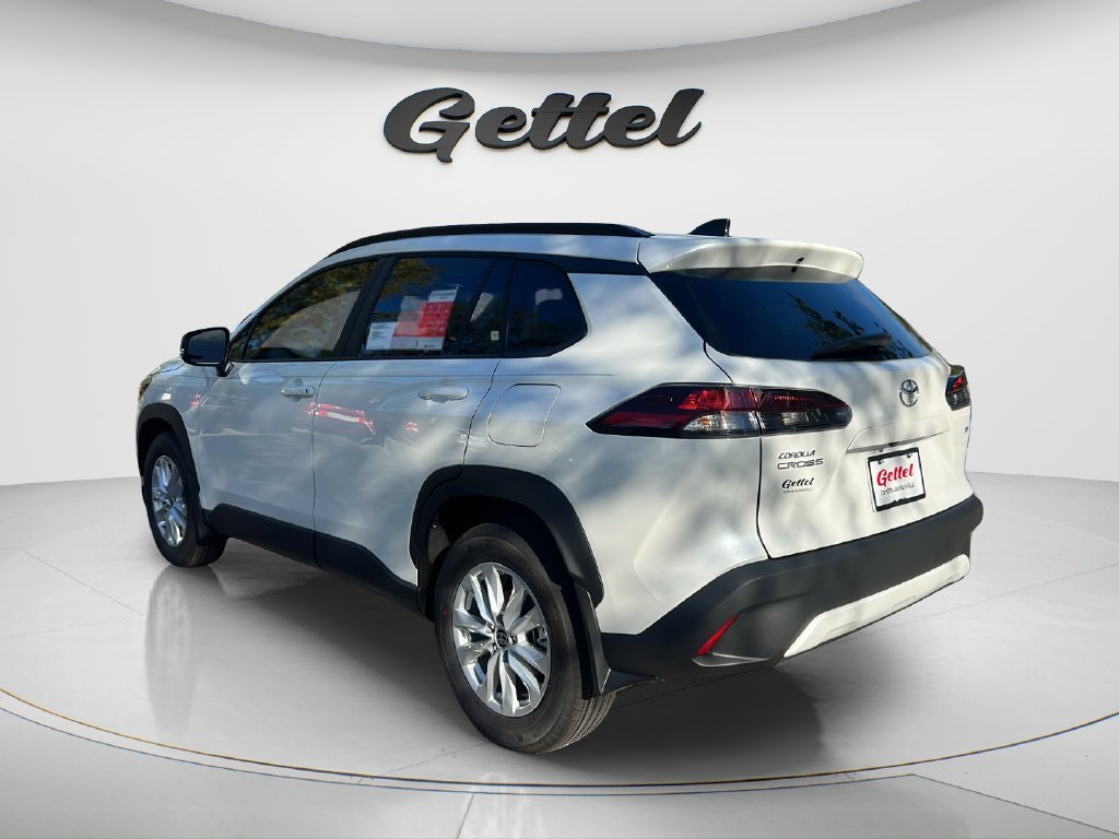 New 2026 Wind Chill Pearl <sup>1</sup> Toyota  LE image 7