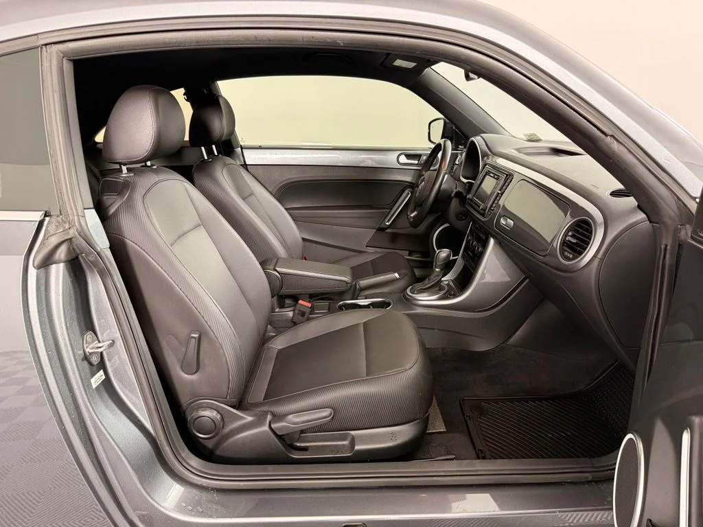 Used 2019 Gray Volkswagen 2.0T SE image 17