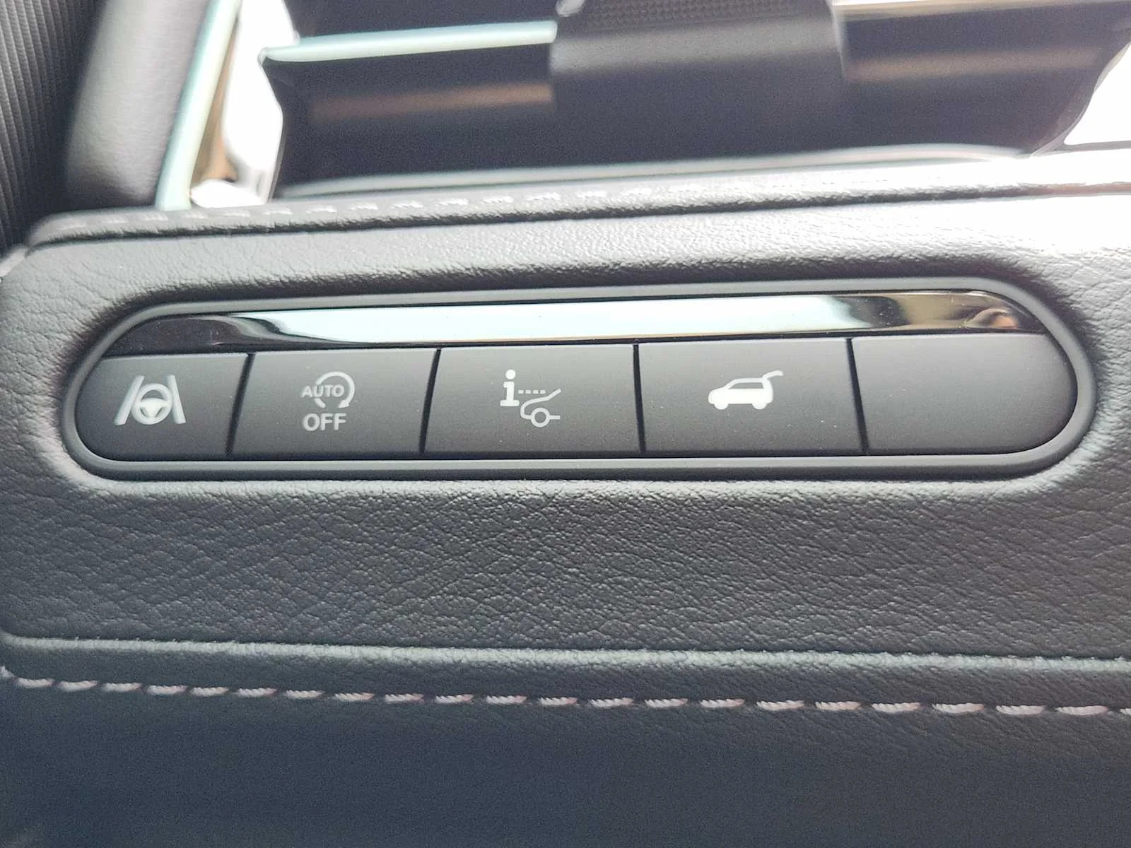 New 2027 RADIANT WHITE INFINITI Luxe 2WD image 16