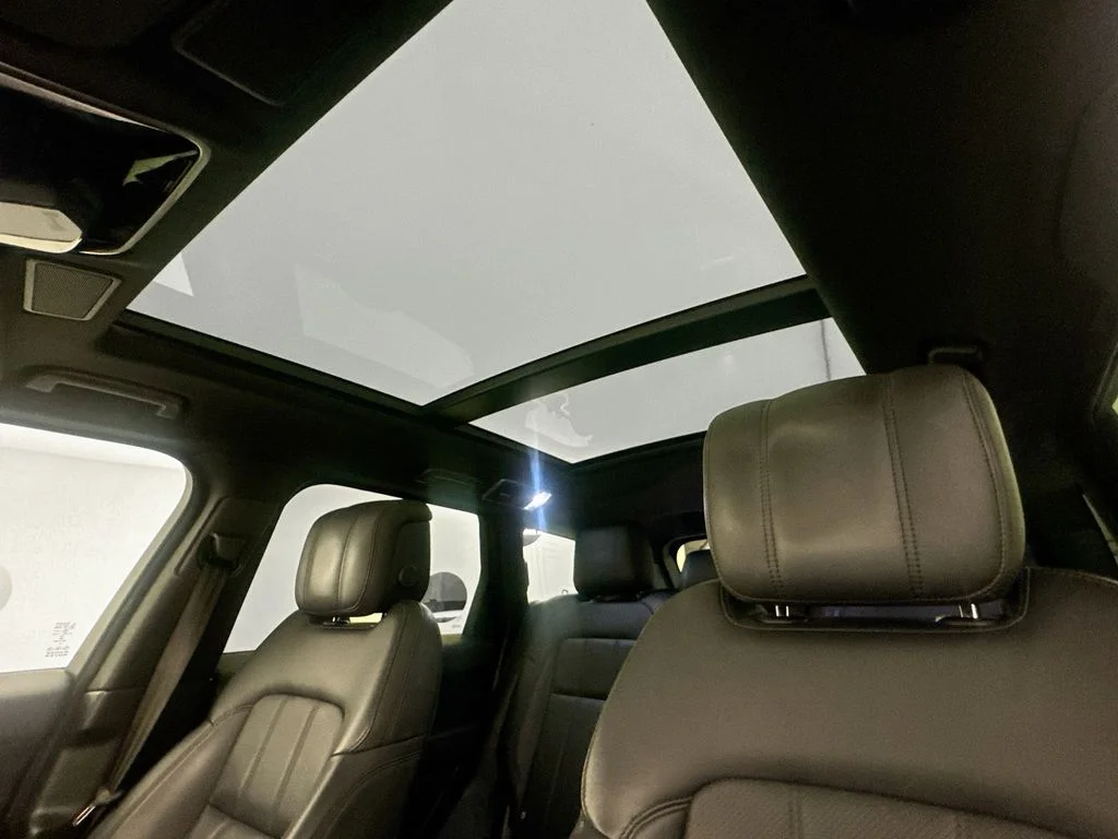 Used 2021 Red Land Rover HSE Silver Edition image 21