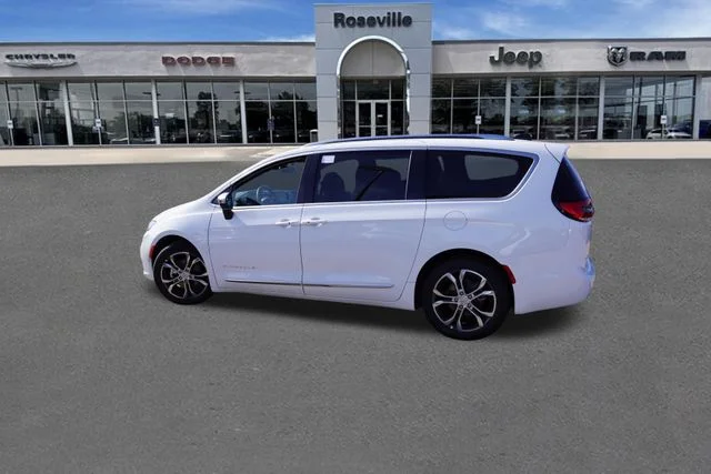 New 2026 Bright White Clear-Coat Exterior Paint Chrysler Pinnacle image 7