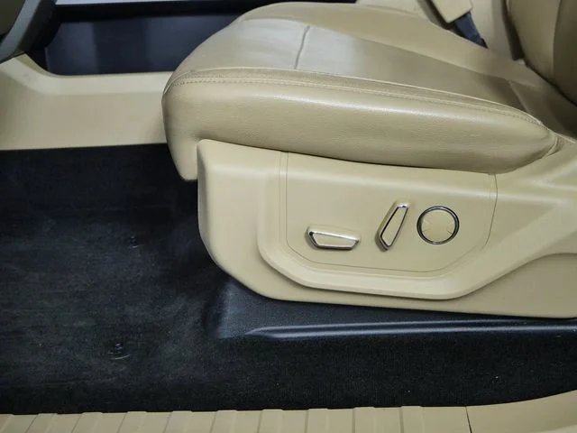 Used 2015 Blue Ford Lariat image 19