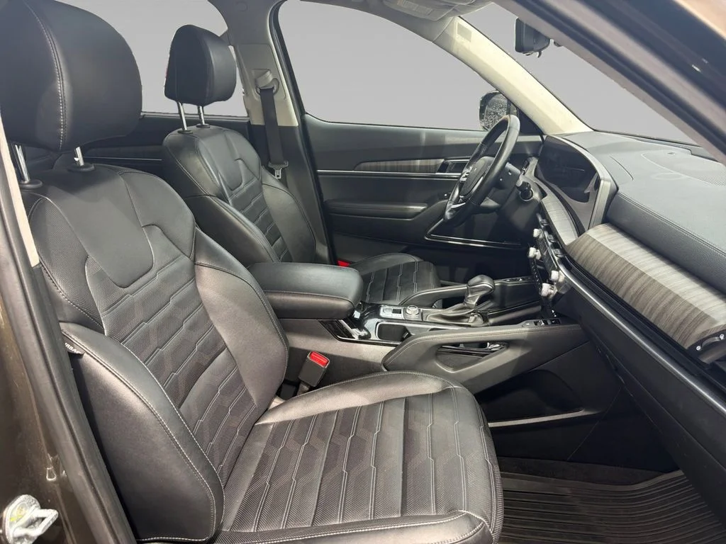 Used 2023 Green Kia SX-Prestige image 18