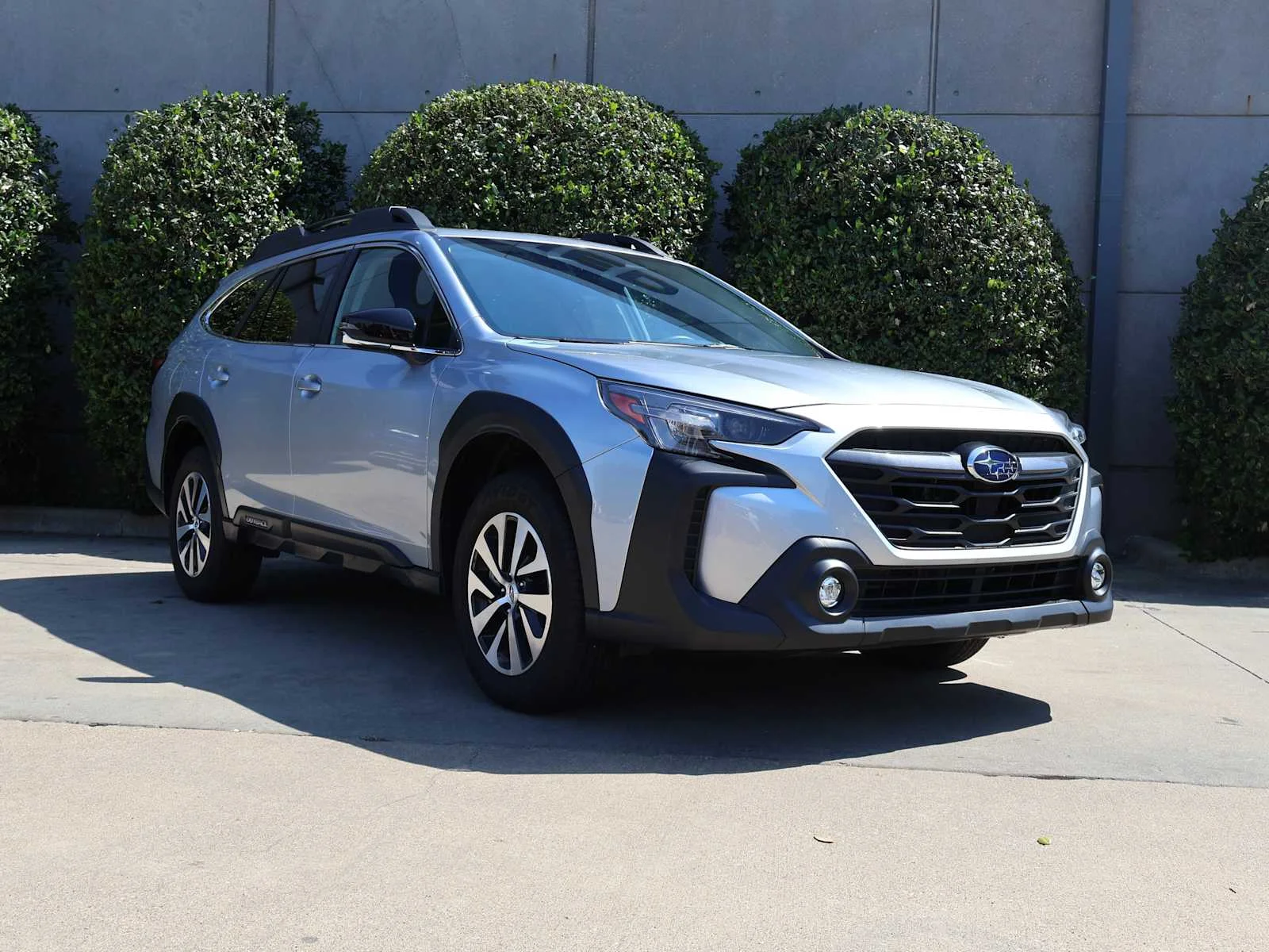 Certified Used 2025 Ice Silver Metallic Subaru Premium image 3