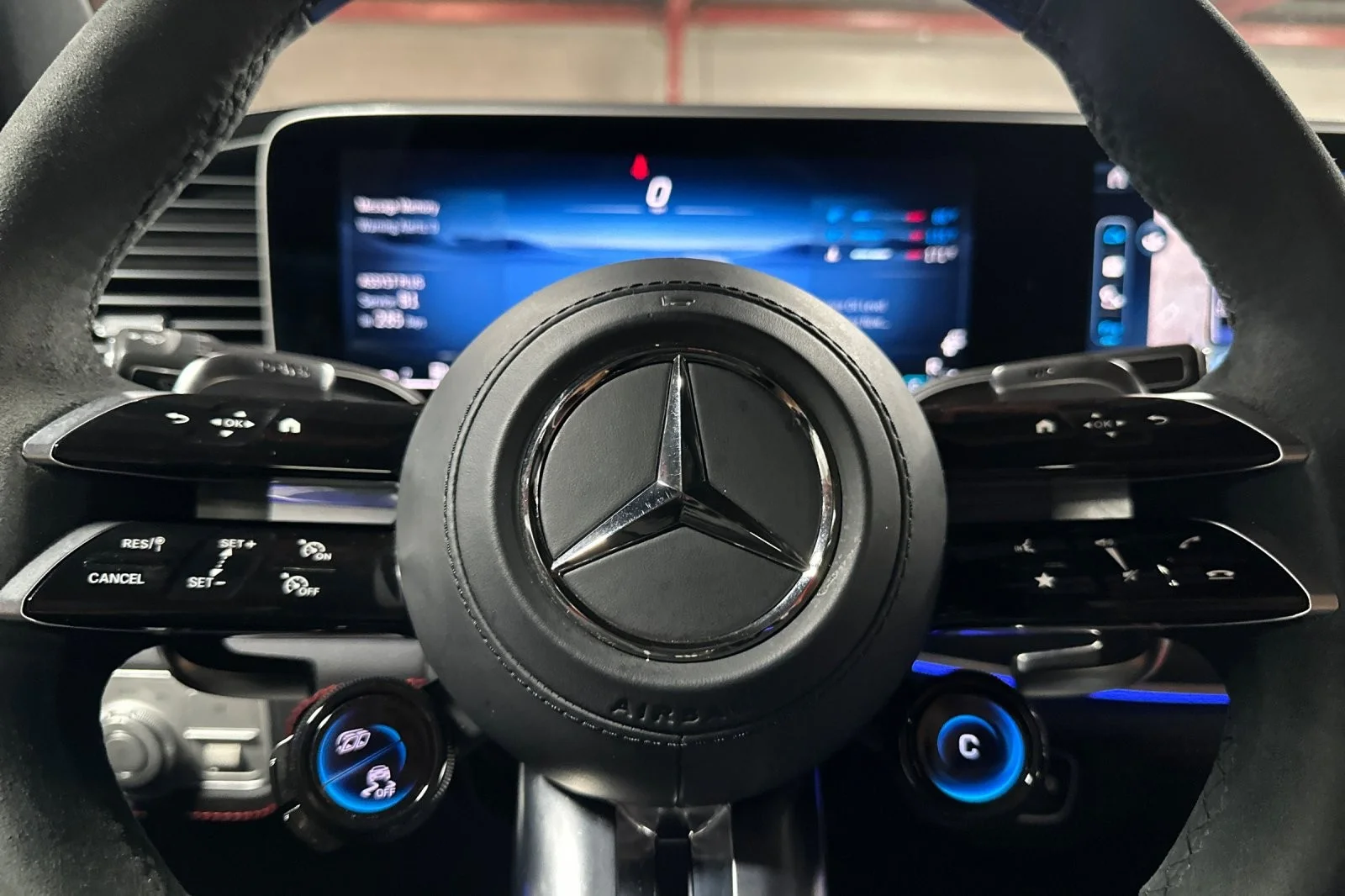 Used 2025 MOONLIGHT WHITE Mercedes-Benz AMG® GLE 53 4MATIC+ SUV image 23