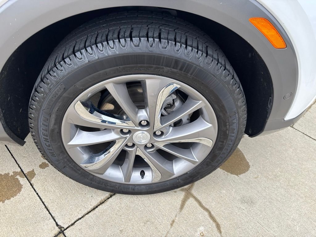 Used 2021 White Frost Buick Essence image 10