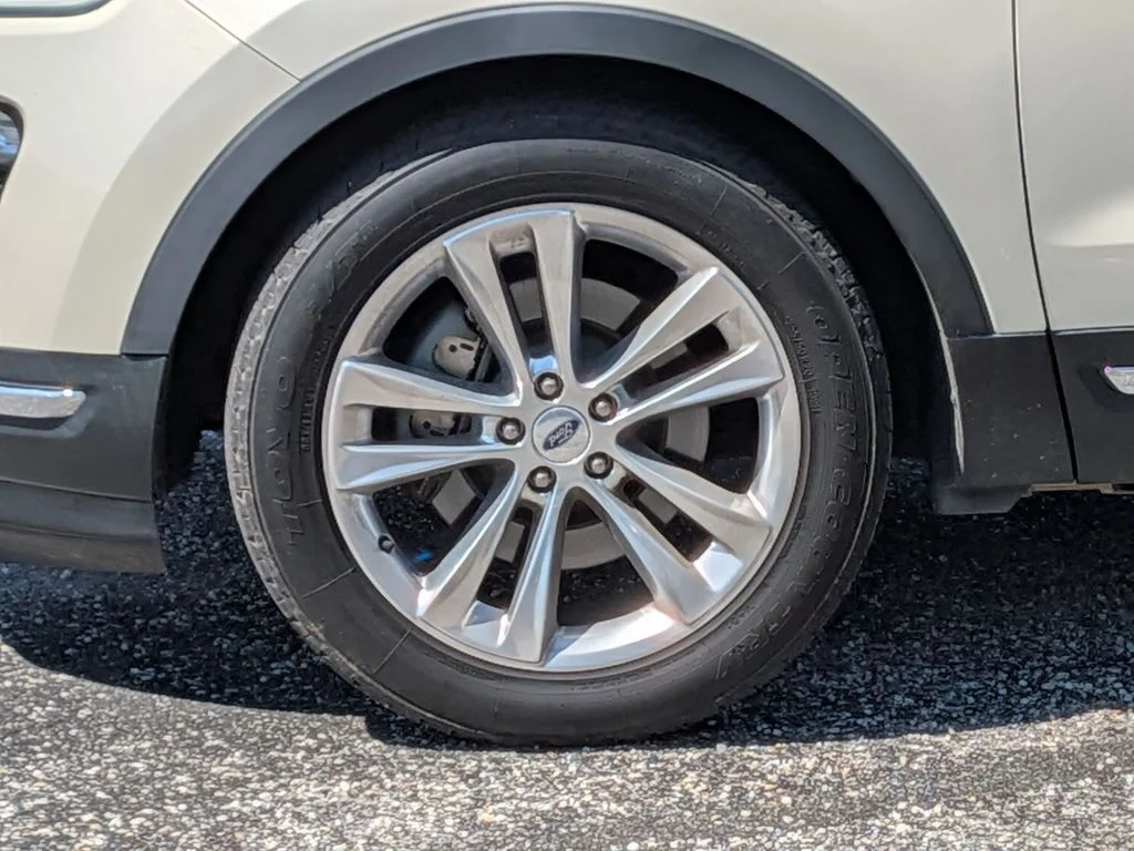 Used 2018 Silver Ford Limited image 9