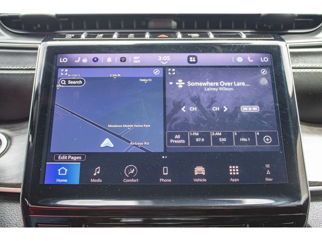 Used 2024 Diamond Black Crystal Pearlcoat Jeep Limited image 45