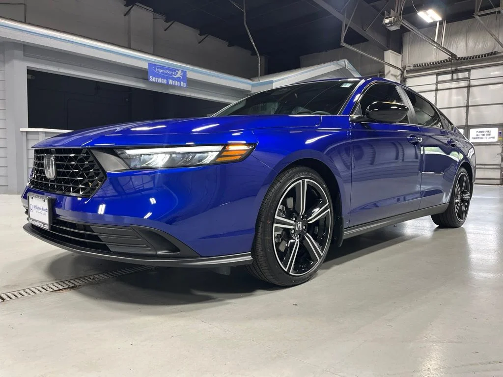 Used 2026 Still Night Pearl Honda Sport image 3