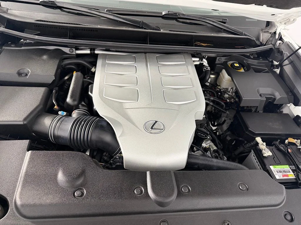 Used 2021  Lexus 460 image 32