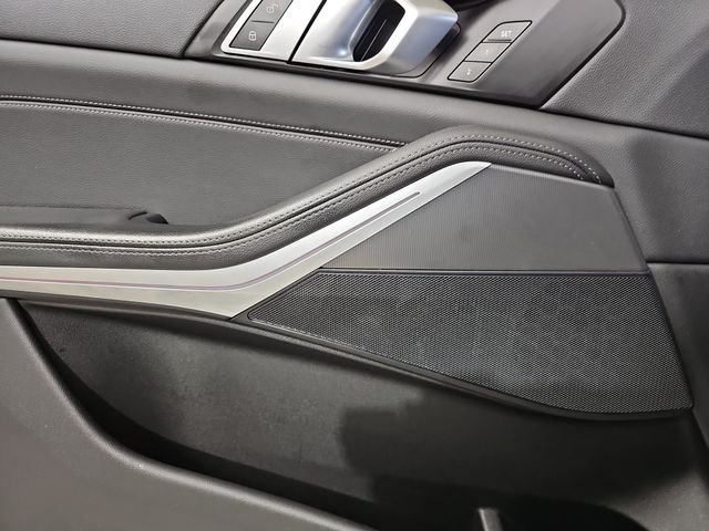 Used 2022 White BMW xDrive40i image 29