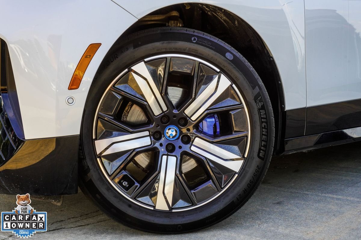 Used 2024 White BMW xDrive50 image 3