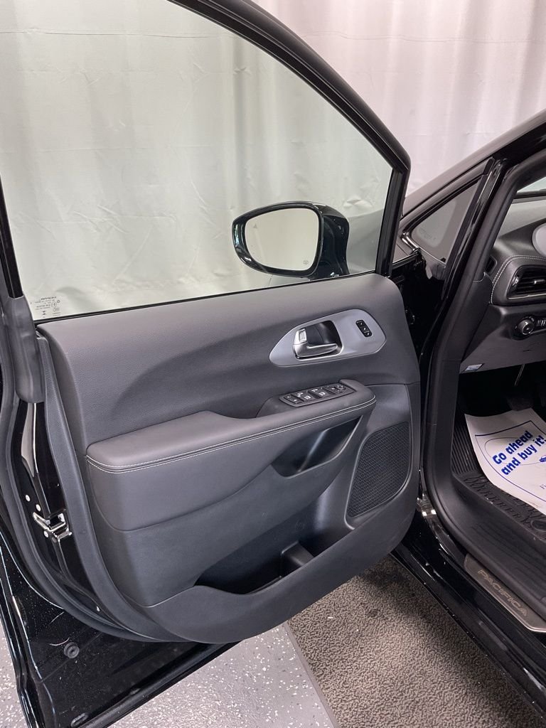 2025 Chrysler Pacifica Limited - Photo 10