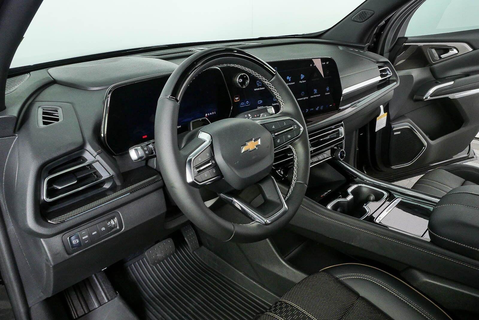 New 2026 Mosaic Black Metallic Chevrolet High Country image 4
