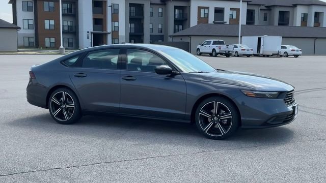 New 2026 Meteorite Gray Metallic Honda SE image 2