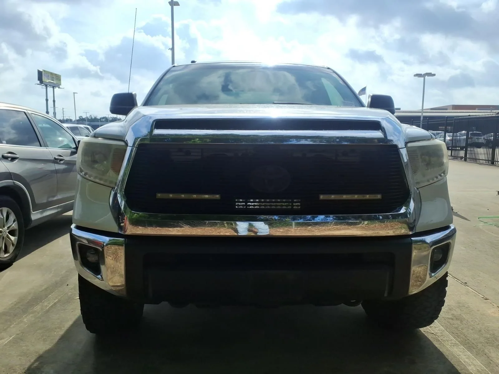 Used 2016 White Toyota SR5 image 3