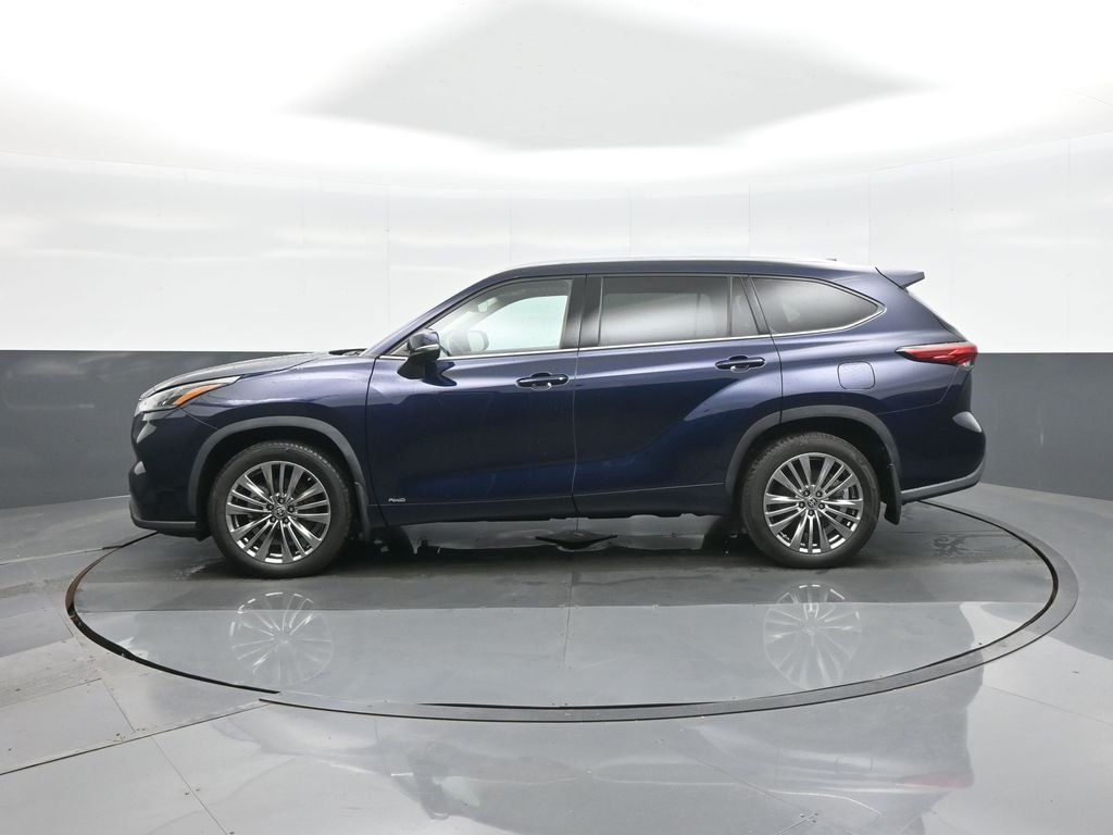 Used 2022  Toyota Limited image 4