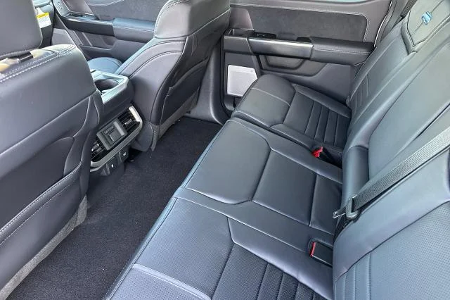New 2026 Star White Metallic Tri-Coat Ford Platinum® image 31