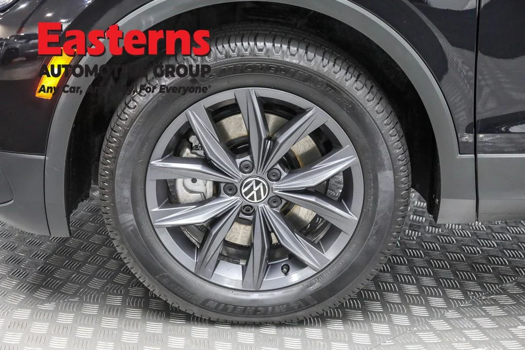 Used 2022 Black Volkswagen 2.0T SE image 31