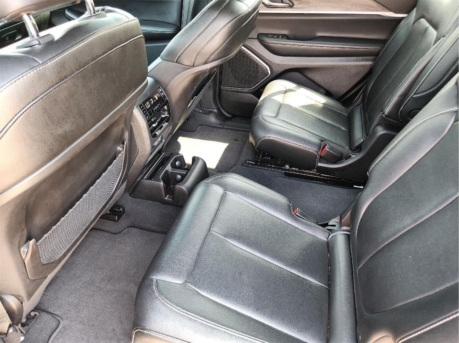Used 2024 Baltic Gray Metallic Clearcoat Jeep Limited image 28