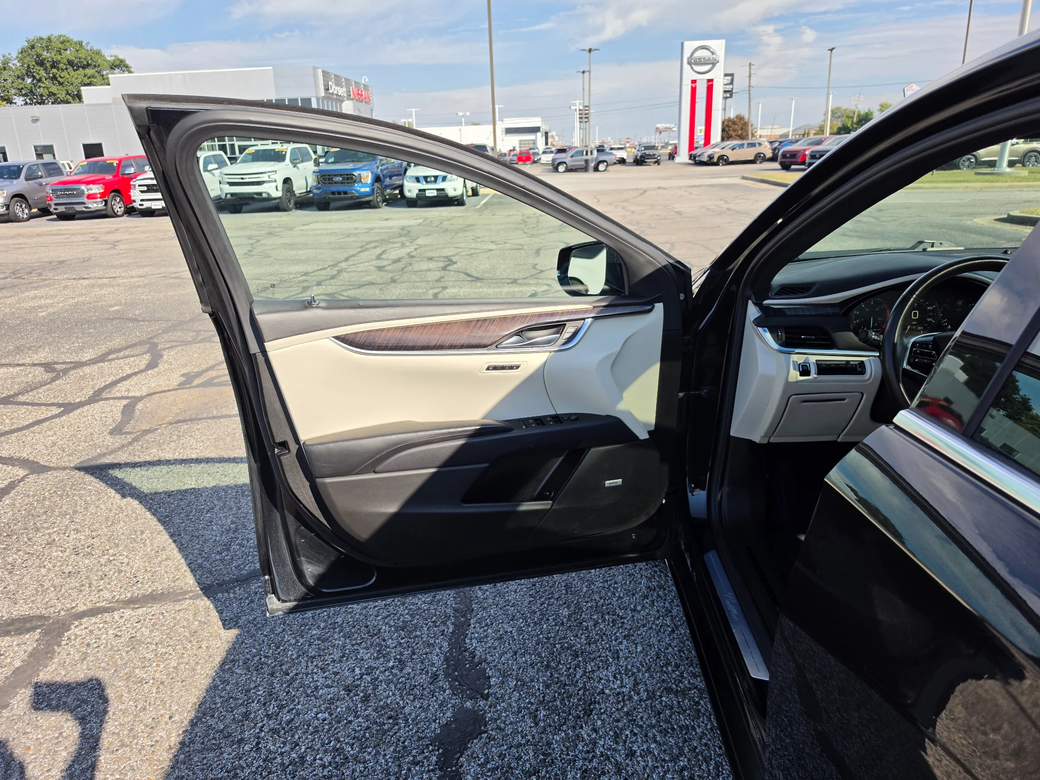 Used 2015 Black Diamond Tricoat Cadillac Platinum image 17