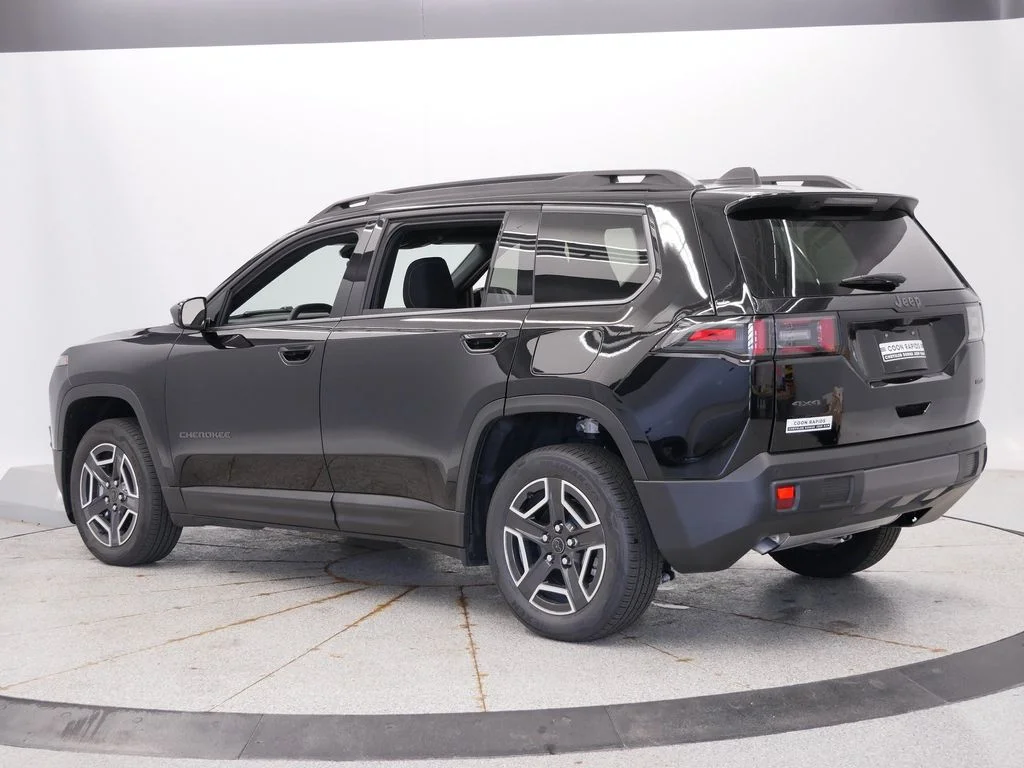 New 2026 Diamond Black Crystal Pearlcoat Jeep Laredo image 3