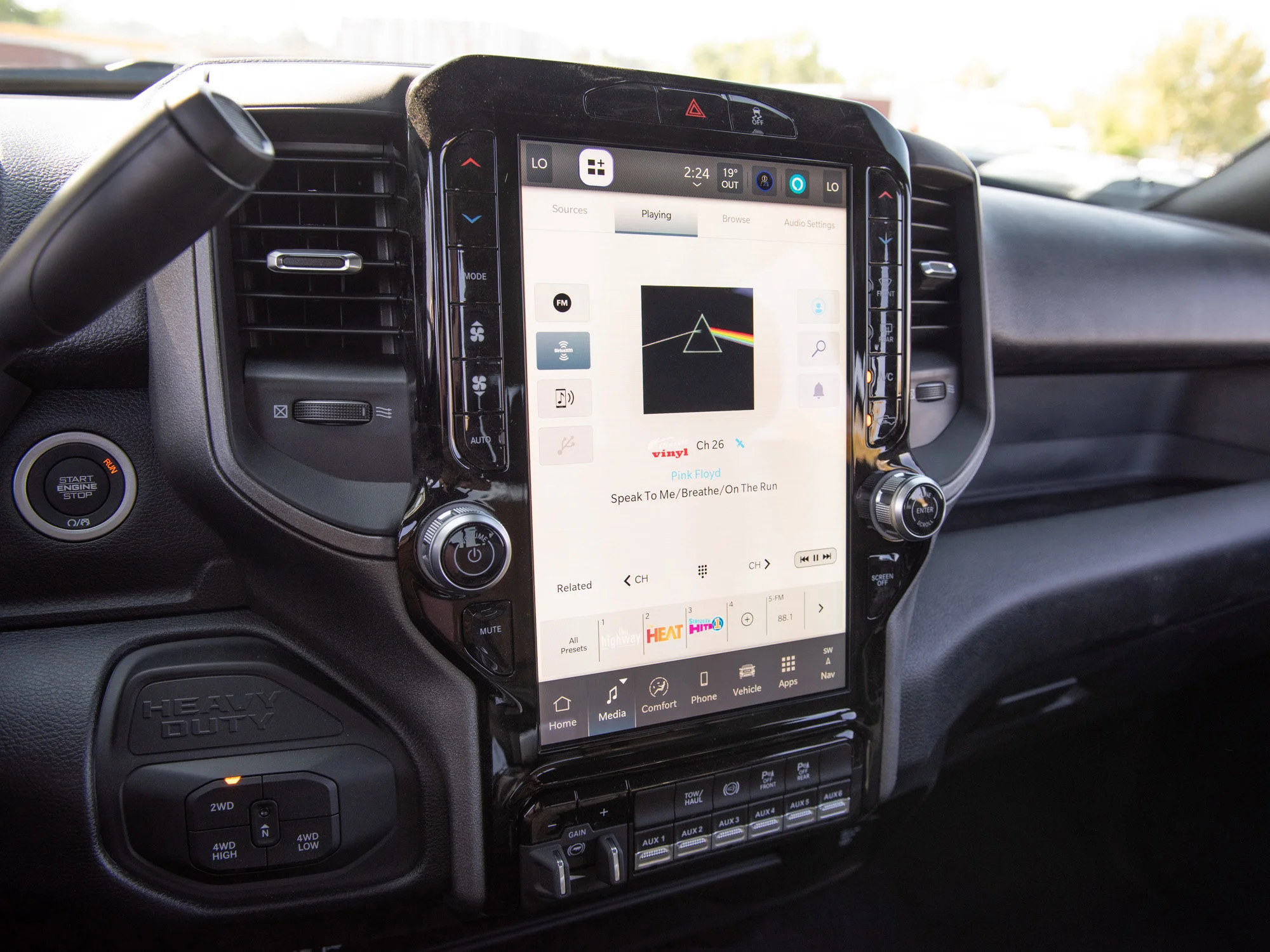 New 2026 White RAM Tradesman*, 12 Inch Screen, Apple CarPlay, 5th Wheel Prep image 18