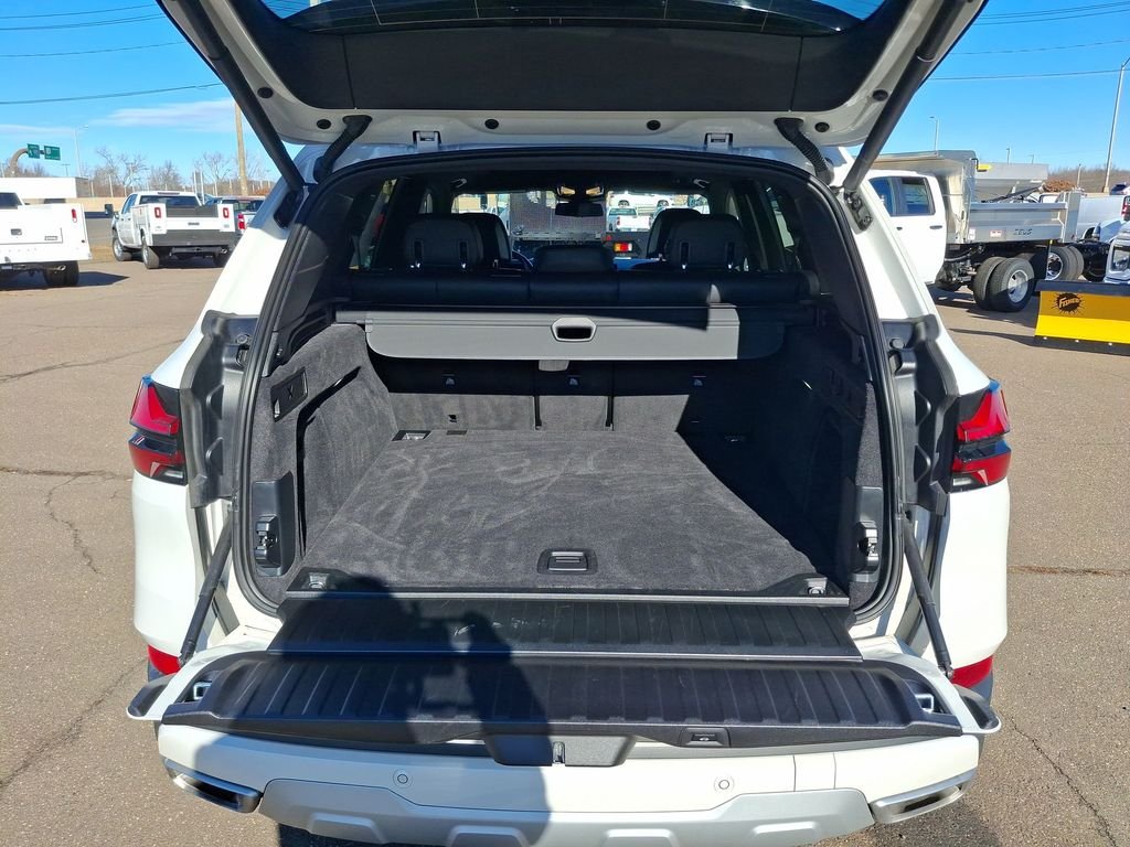 Used 2024 White BMW xDrive40i image 21