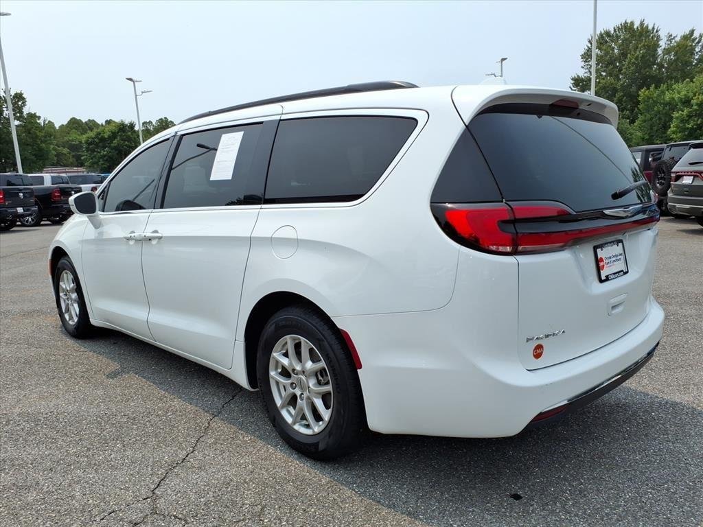 Used 2022 Bright White Clearcoat Chrysler Touring L image 6