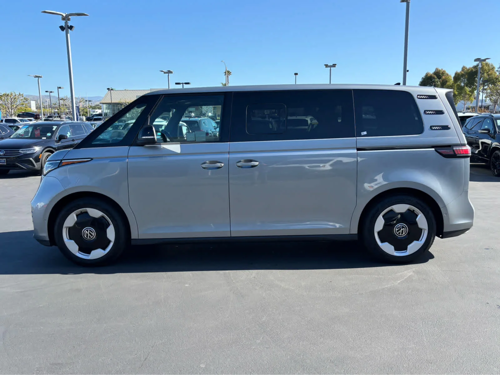 New 2025 Metro Silver Metallic Volkswagen Pro S image 21