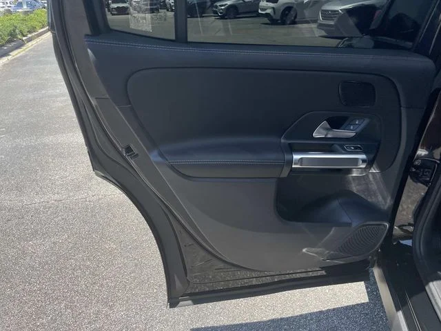 Used 2025 Black Mercedes-Benz GLB 250 image 11