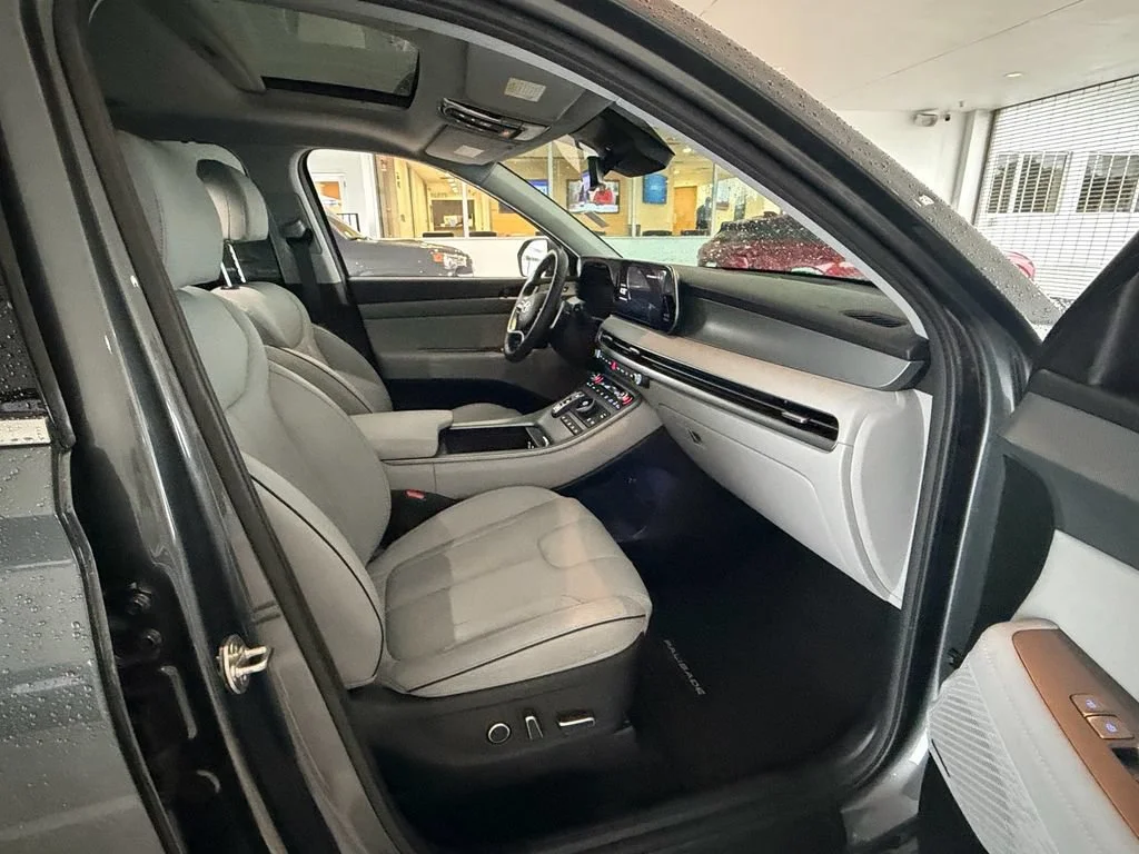 Used 2024 Gray Hyundai SEL 8P image 19