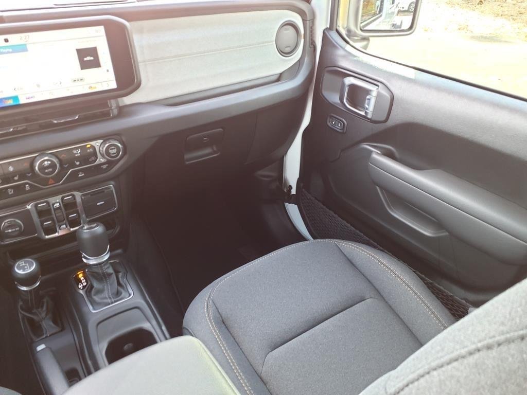 Used 2025 Bright White Clearcoat Jeep Sport S image 25