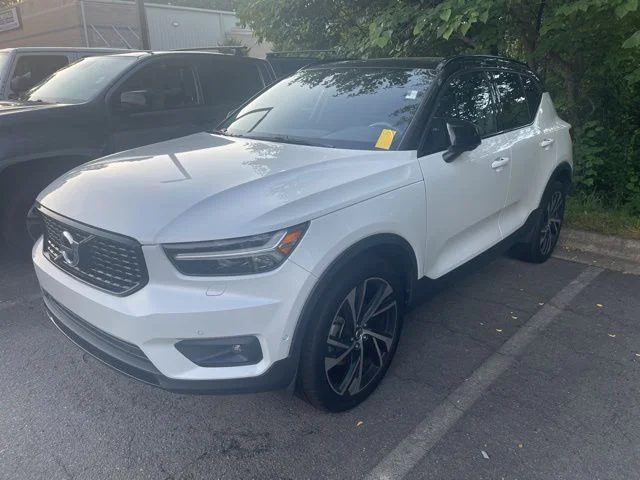 2021 Volvo XC40 T5 R-Design AWD's photo