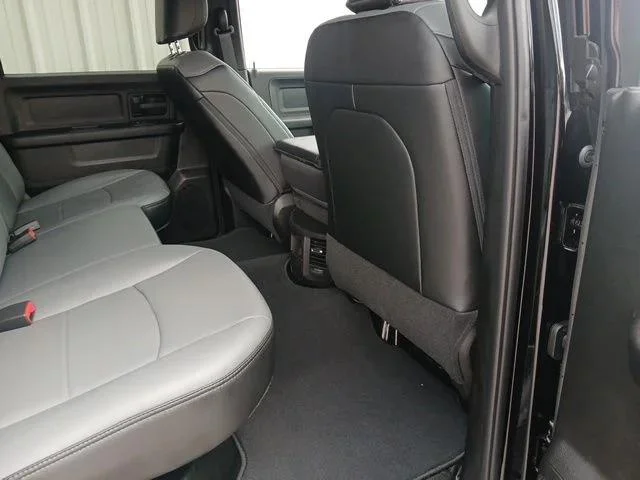 New 2026 Diamond Black Crystal Pearl-Coat Exterior Paint RAM TRADESMAN image 22