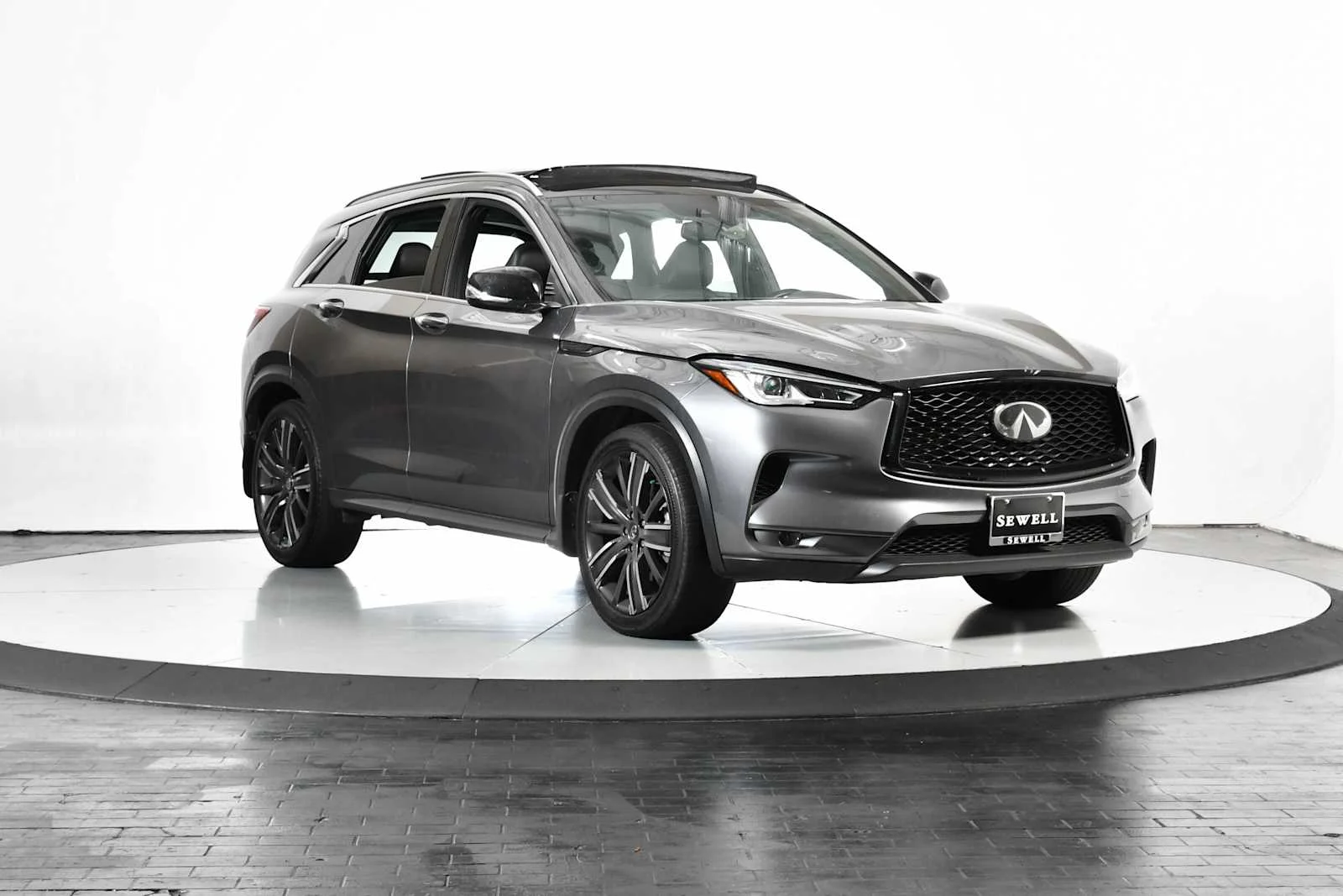 Used 2022 Graphite Shadow INFINITI LUXE image 7