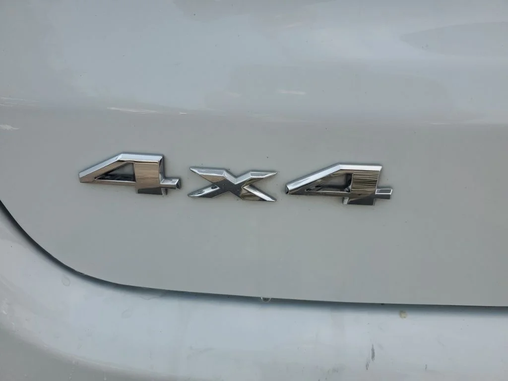 Used 2025 White Jeep Limited image 5