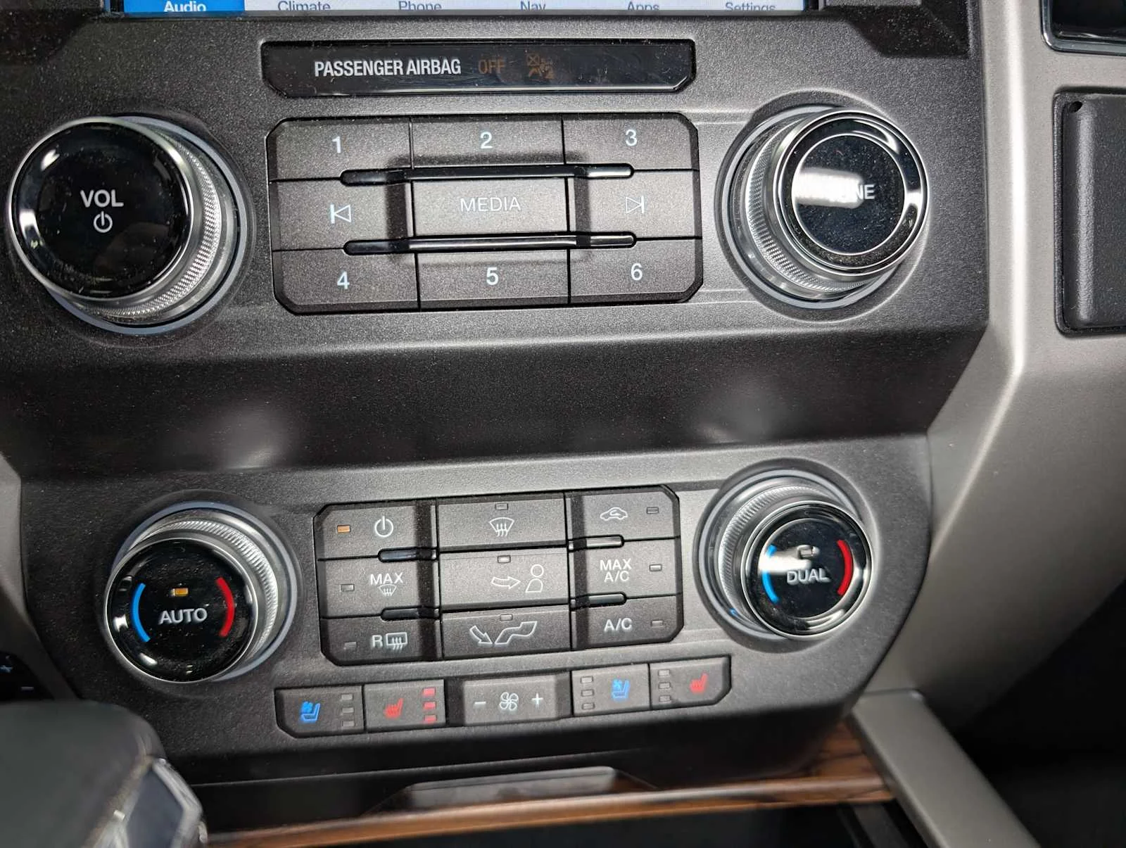 Used 2019 Magma Red Metallic Ford LARIAT image 33