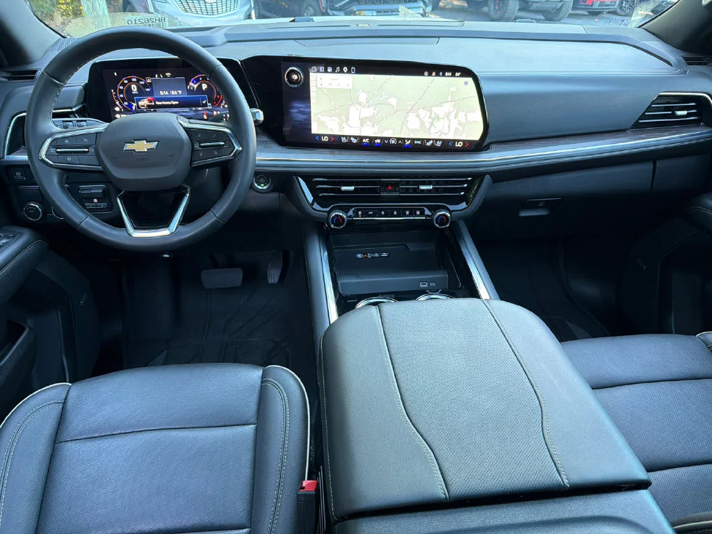 Used 2025 Beige Chevrolet Premier image 23