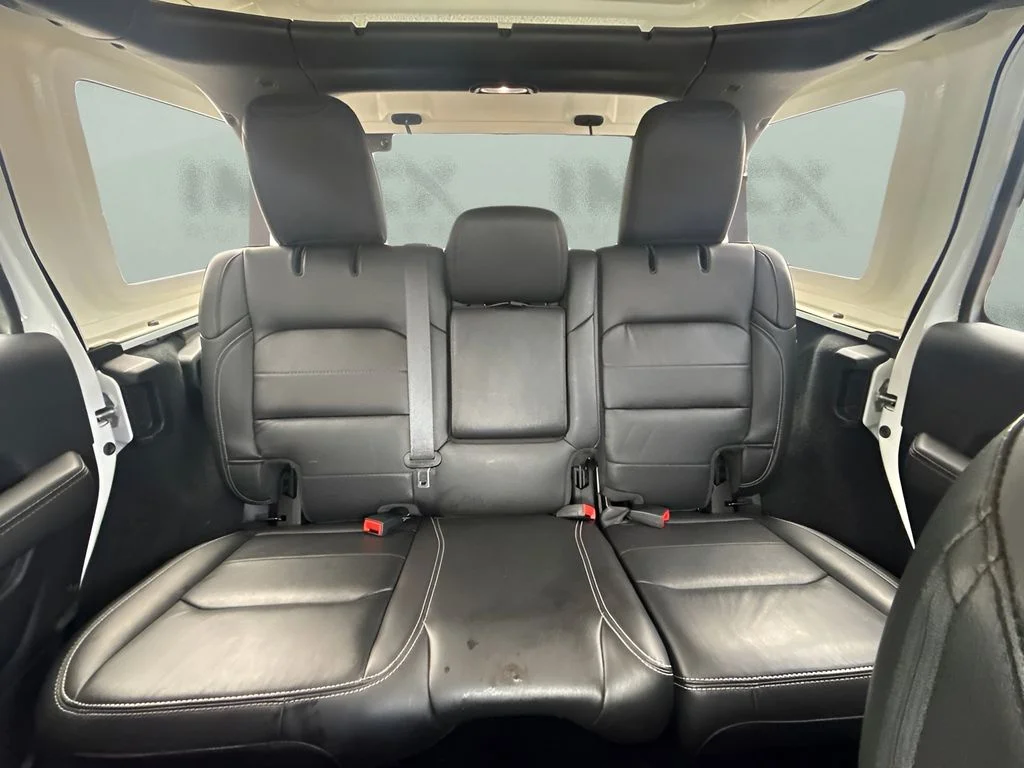 Used 2022 White Jeep Unlimited Sahara image 10