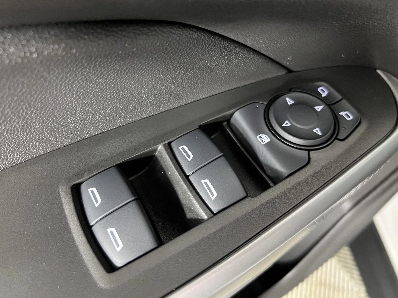 Used 2024 Summit White Chevrolet 1RS image 12