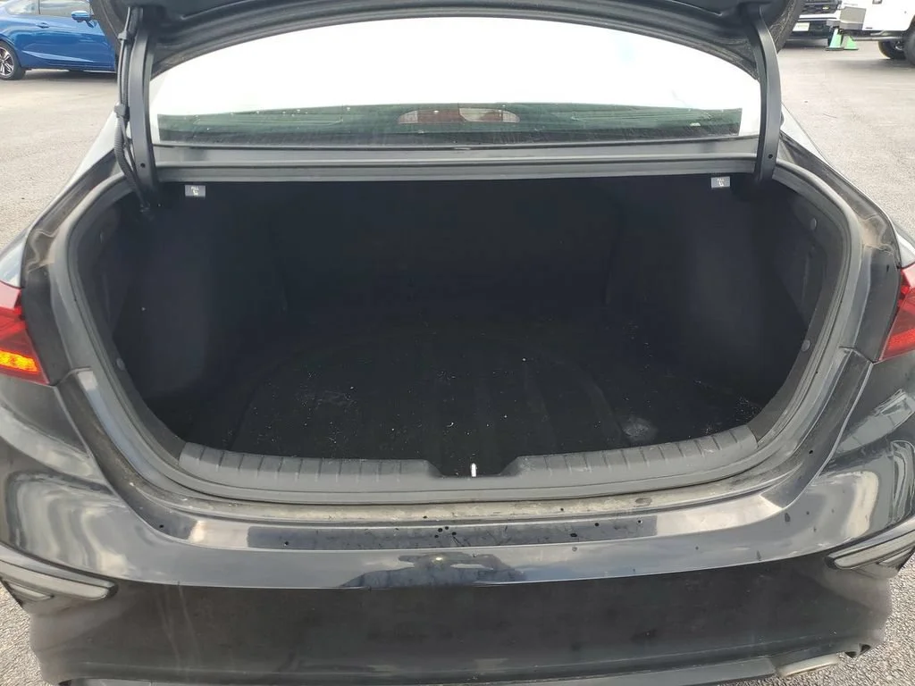 Used 2019 Black Kia LXS image 31