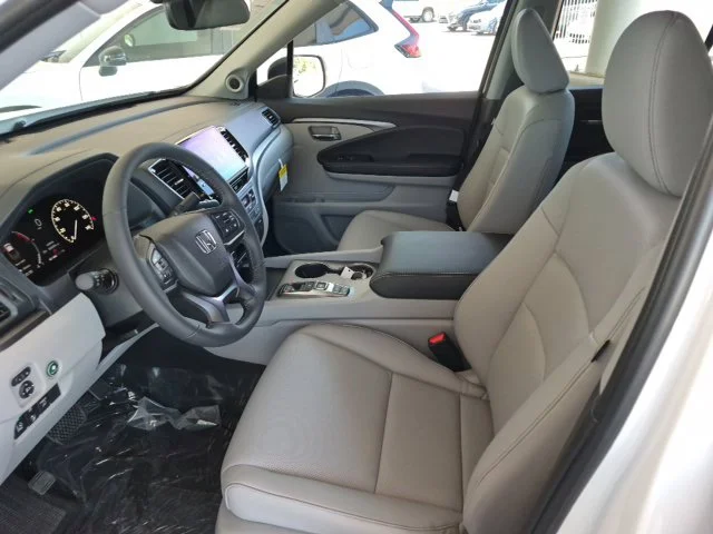 New 2026 Platinum White Pearl Honda RTL image 21
